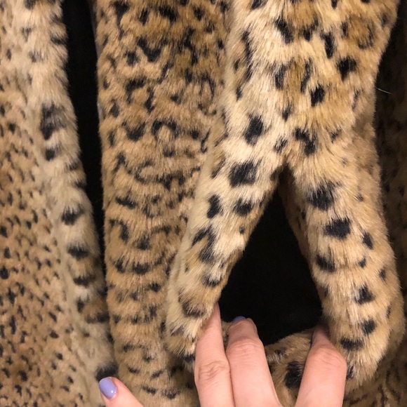 Hooded leopard print faux fur coat LRG - Picture 5 of 8
